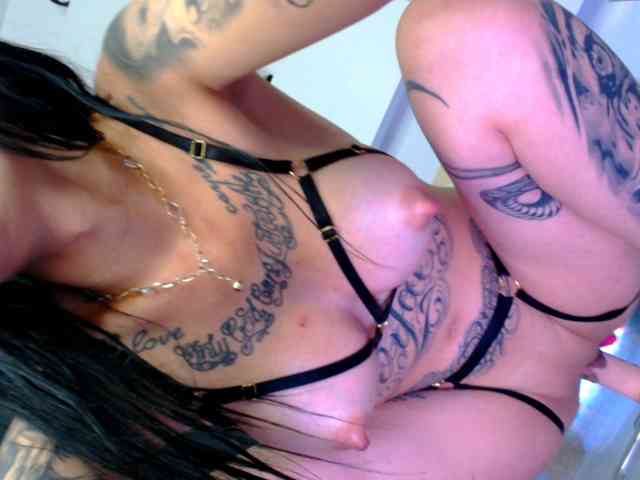 arianatattoos webcam
