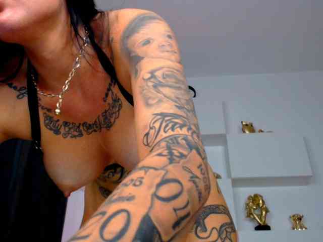 arianatattoos webcam