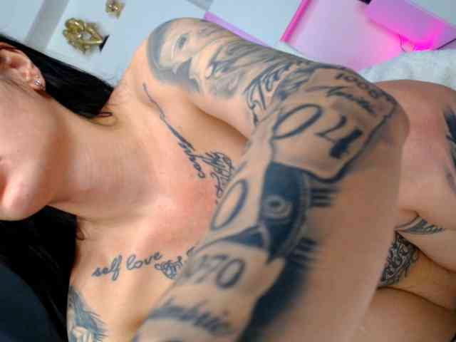 arianatattoos webcam