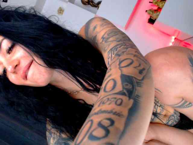 arianatattoos webcam