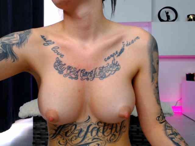 arianatattoos webcam