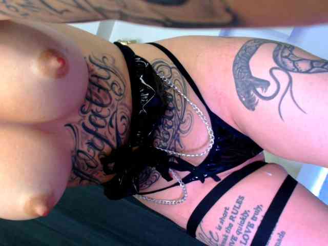 videochat random Arianatattoos