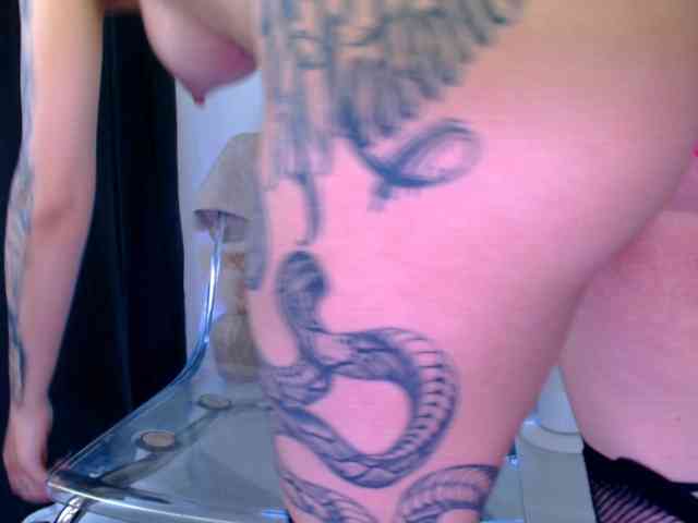 arianatattoos webcam