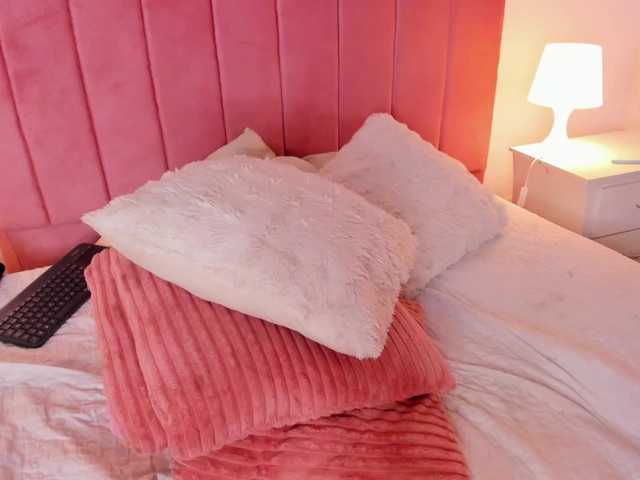 CristalHart's BongaCams show and profile