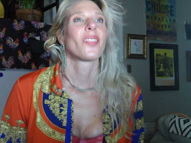 mylfGlama's BongaCams show and profile