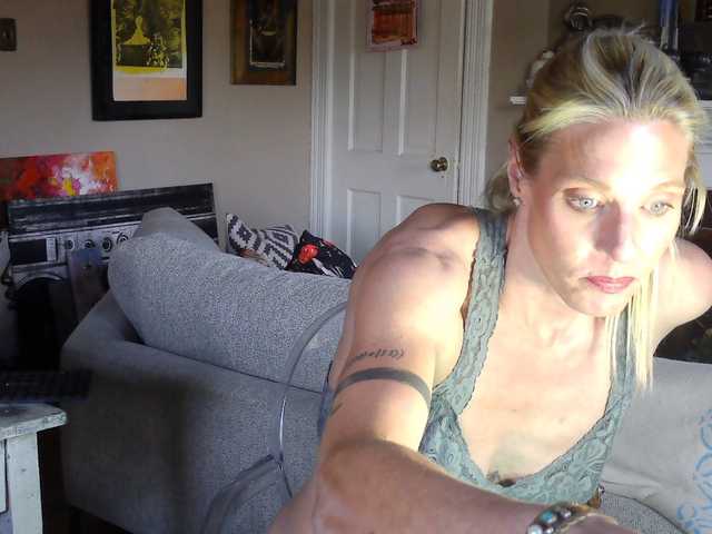 mylfGlama's BongaCams show and profile