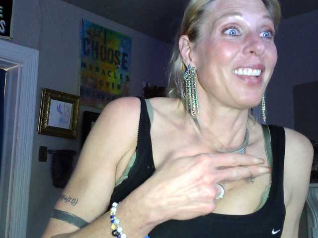 mylfGlama's BongaCams show and profile