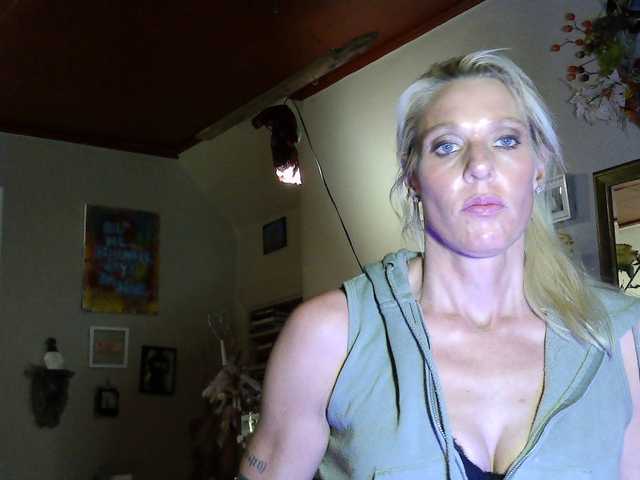 mylfGlama's BongaCams show and profile