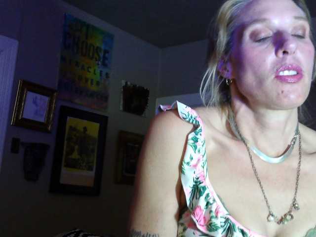 mylfGlama's BongaCams show and profile