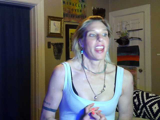 mylfGlama's BongaCams show and profile