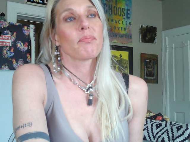 mylfGlama's BongaCams show and profile