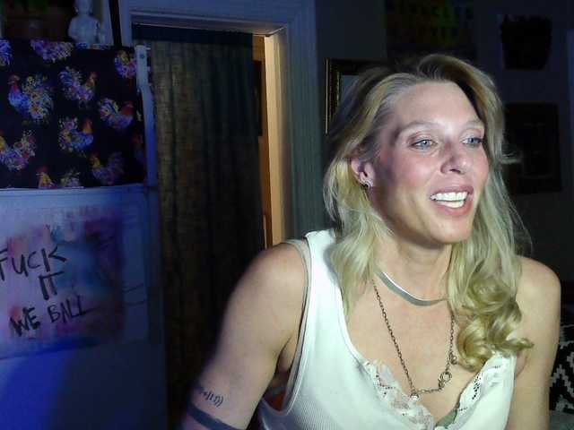 mylfGlama's BongaCams show and profile