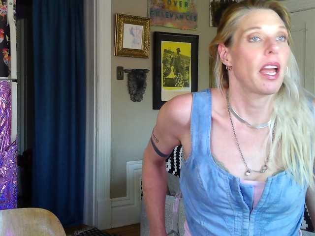 mylfGlama's BongaCams show and profile