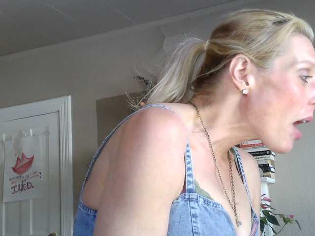 mylfGlama's BongaCams show and profile