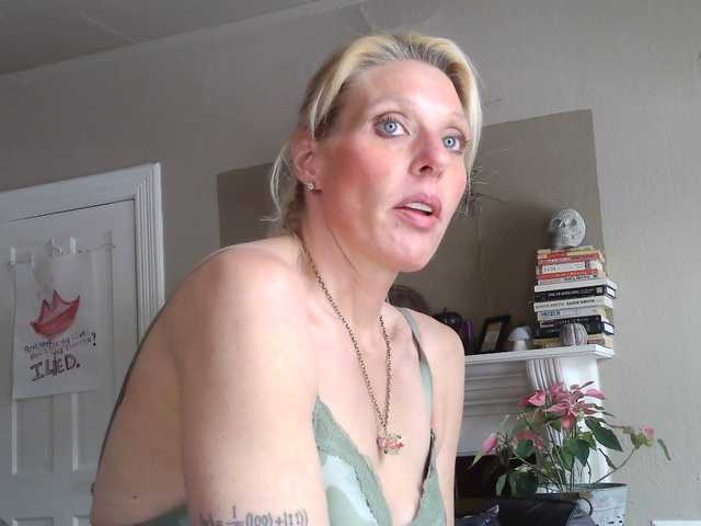 mylfGlama's BongaCams show and profile