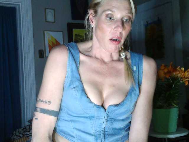 mylfGlama's BongaCams show and profile