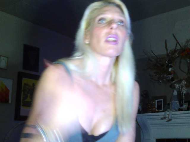 mylfGlama's BongaCams show and profile