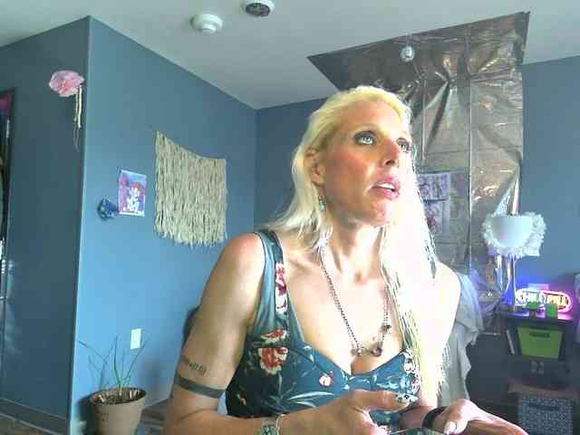 mylfGlama webcam