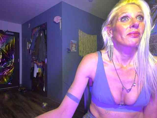 mylfGlama webcam