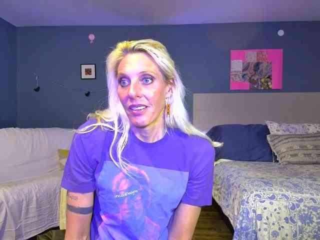 mylfGlama webcam