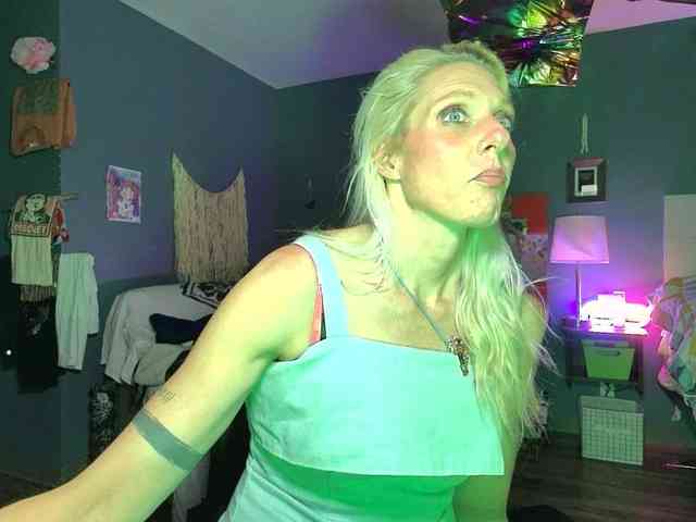 mylfGlama webcam