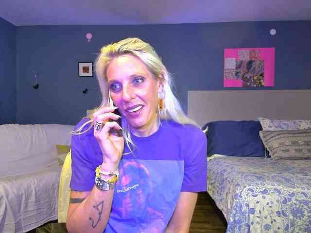 mylfGlama webcam