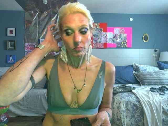 mylfGlama webcam