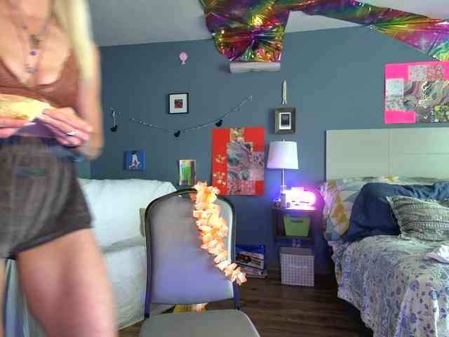 mylfGlama webcam