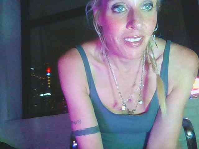 mylfGlama webcam