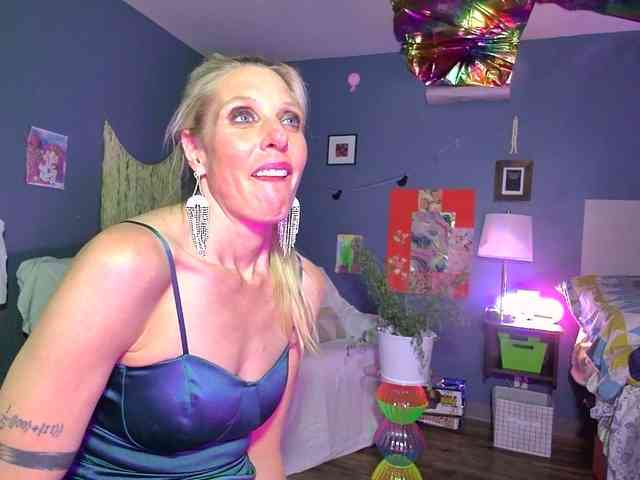 mylfGlama webcam