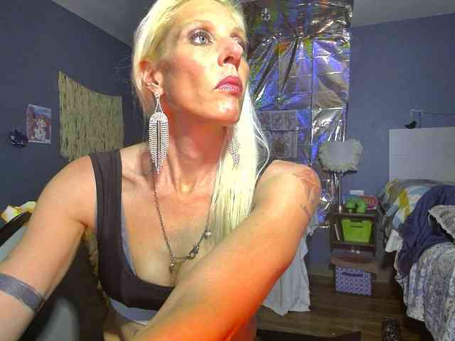 mylfGlama webcam