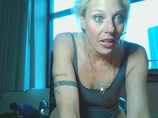 mylfGlama webcam