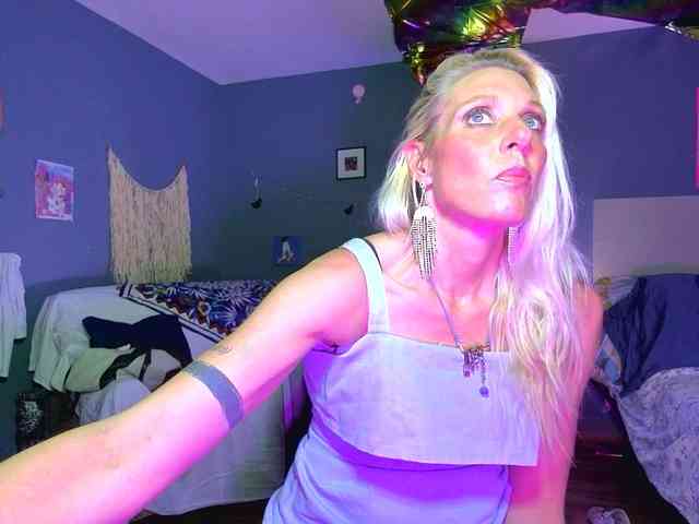 mylfGlama webcam