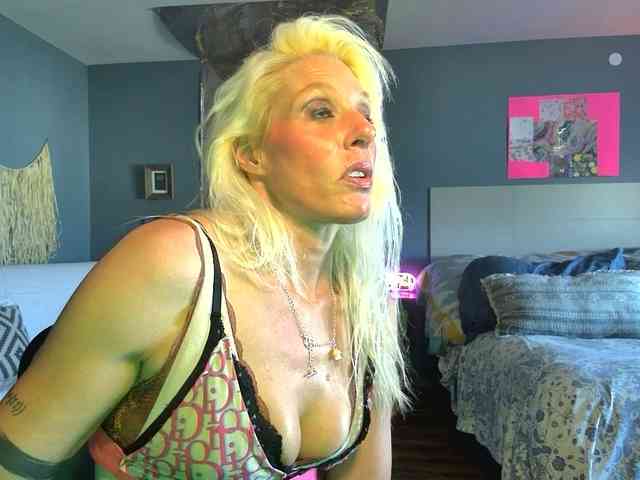 mylfGlama webcam
