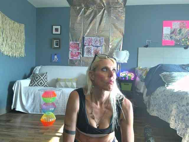 mylfGlama webcam