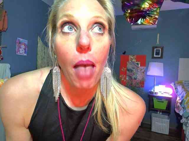 mylfGlama webcam