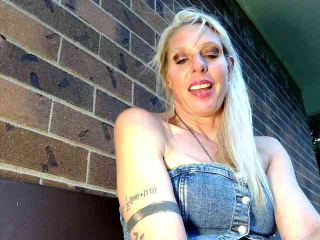 mylfGlama webcam
