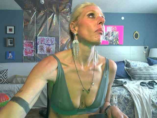 mylfGlama webcam