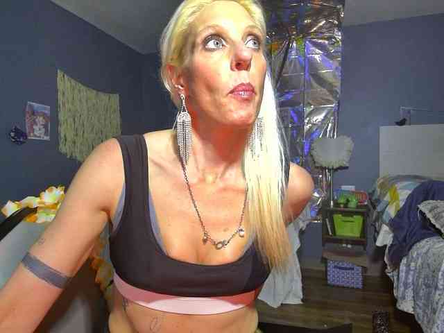 mylfGlama webcam