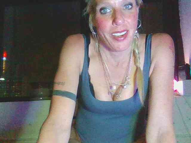 mylfGlama webcam