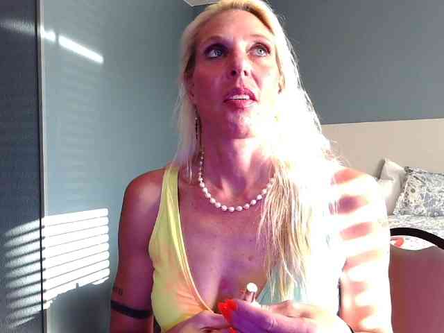 mylfGlama webcam