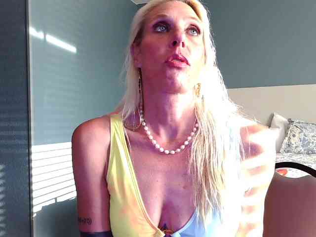 mylfGlama webcam