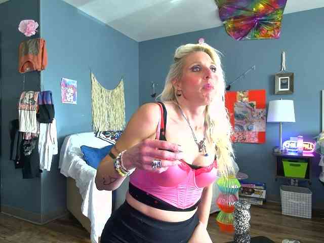 mylfGlama webcam