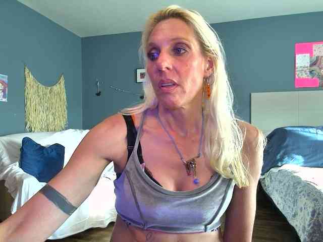 mylfGlama webcam