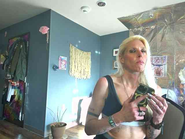 mylfGlama webcam