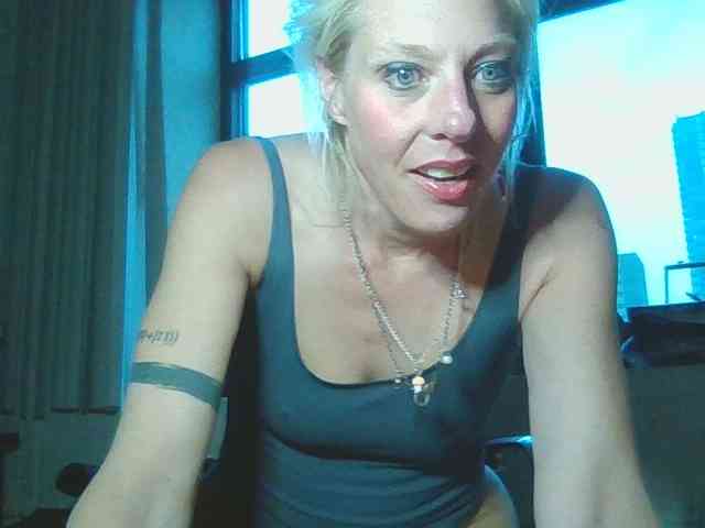 mylfGlama webcam