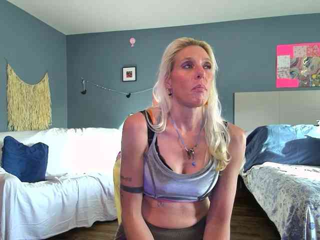 mylfGlama webcam
