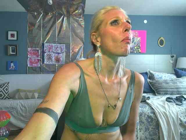 mylfGlama webcam