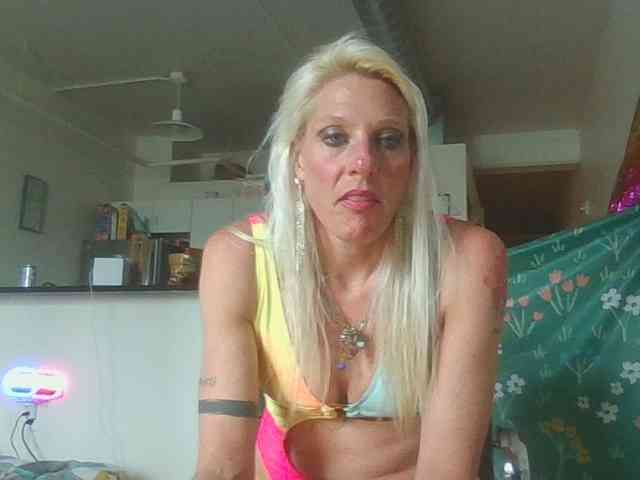 mylfGlama webcam