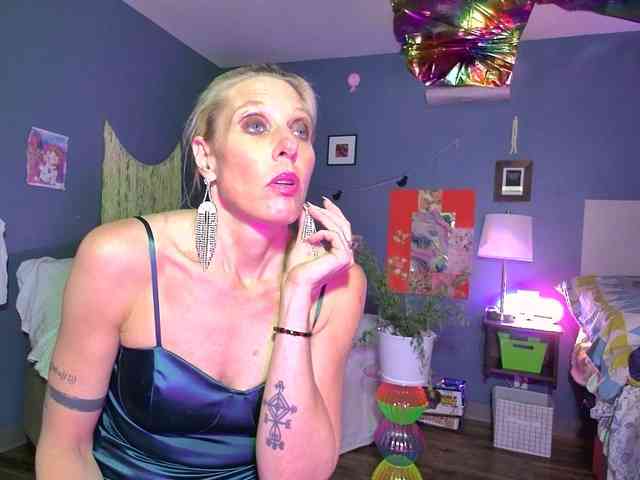 mylfGlama webcam
